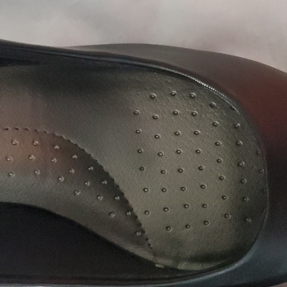 : Size 9 1/2 Time and Tru black Classic ladies  pumps heels - Picture 4 of 11